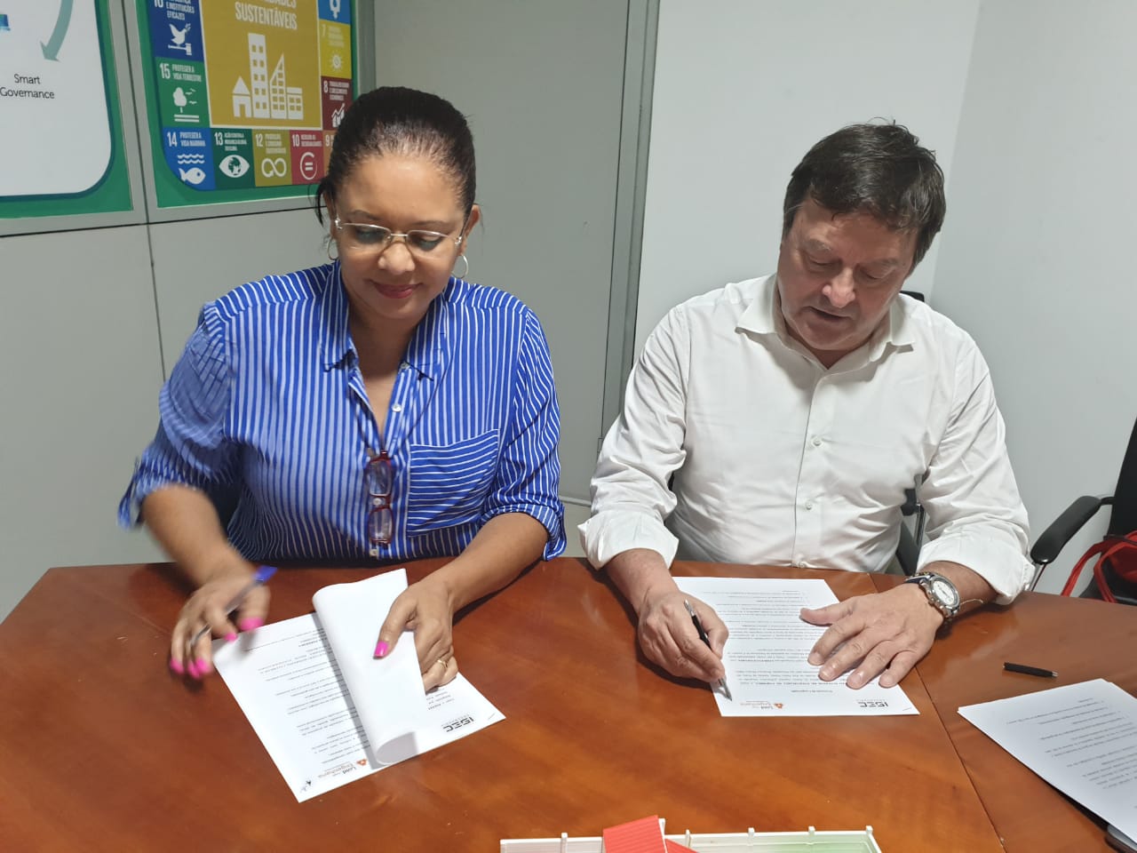 Signing of protocol with ISEC