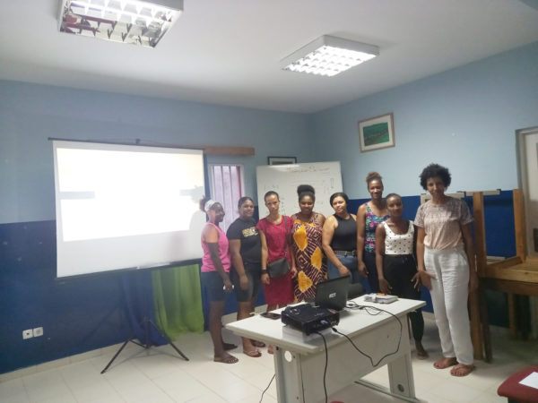 Read more about the article 𝐍𝐨𝐬 𝐝𝐢𝐚𝐬, 𝟐𝟖 𝐞 𝟐𝟗 𝐚 𝐅𝐮𝐧𝐝𝐚çã𝐨 𝐒𝐦𝐚𝐫𝐭 𝐂𝐢𝐭𝐲 𝐫𝐞𝐚𝐥𝐢𝐳𝐨𝐮 𝐮𝐦𝐚 𝐟𝐨𝐫𝐦𝐚çã𝐨 𝐞𝐦 𝐞𝐦𝐩𝐫𝐞𝐞𝐧𝐝𝐞𝐝𝐨𝐫𝐢𝐬𝐦𝐨 𝐜𝐨𝐦 𝐭𝐞𝐦𝐚 𝐒𝐞𝐫 𝐯𝐞𝐧𝐜𝐞𝐝𝐨𝐫 é 𝐞𝐦𝐩𝐫𝐞𝐞𝐧𝐝𝐞𝐫, 𝐞𝐦𝐩𝐫𝐞𝐞𝐧𝐝𝐞 𝐜𝐨𝐦 𝐩𝐫𝐨𝐩ó𝐬𝐢𝐭𝐨 para 𝐚𝐬 𝐦𝐮𝐥𝐡𝐞𝐫𝐞𝐬 𝐝𝐞 𝐄𝐬𝐩𝐚ç𝐨 𝐀𝐛𝐞𝐫𝐭𝐨 𝐒𝐚𝐟𝐞𝐧𝐝𝐞